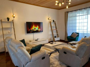Lavington's Stylish Retreat-Near Malls, Restaurants, hotels